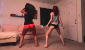 Twerking Girls Are Interrupted By This Unusual Phenomenon Express Co Uk