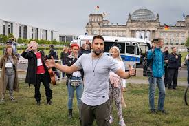 Der rechtsextremist attila hildmann bei einem seiner auftritte im berliner lustgarten. Vegan Papst Attila Hildmann Kurzzeitig Festgenommen Tageskarte