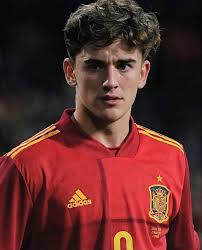 Noel Giron's Instagram, Twitter & Facebook