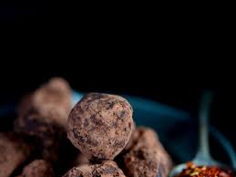 Truffes Au Chocolat Noir Et Au Piment Recettes Recette Truffes Au Chocolat Recette Truffes Au Chocolat Noir