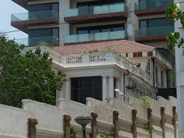 Shah Rukh Khan King Khan S Home Mannat Is A Paradise Of Luxury Srk Bought The Heritage Site From A Trust Shahrukh Khan Celebrity Houses Dream House Exterior
