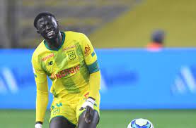 Generelt betyder dette dem, der optrådte i 100 eller flere førsteklassinger (liga, coupe de france , coupe de la ligue og europæiske) kampe for klubben. Fc Nantes Captain Abdoulaye Toure In Turn Tested Positive For Coronavirus Archyde