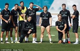 Модрич лука / modric luka. Real Madrid Train As They Try To Boost Faltering Season Daily Mail Online