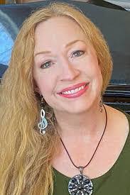 Lynnette Owens's Instagram, Twitter & Facebook