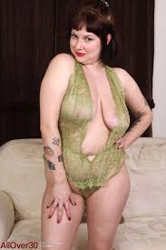 Satine Curvy Cougar in Lingerie