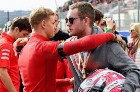 Noah gesser was born on february 27, 2005 in ijsselstein. Nach Einem Unfall Beim Formel 2 Rennen Ist Anthoine Hubert Gestorben Stuttgarter Nachrichten