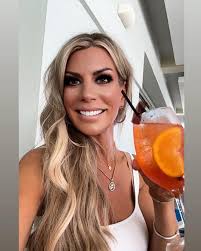 Airbrush Tanning by Nancy