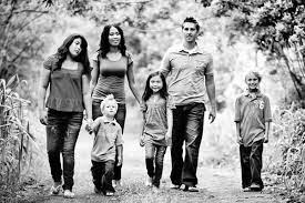 50 Examples Of Excellent Family Photography Photography Poses Family Family Photography Family Picture Poses