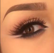 Black And White Winged Eyeliner Thick Black Top Eyeliner Into A Wing With White Underneath And Black Bottom Winged Eyeliner Eye Shadow And Thi Top Eyeliner Winged Eyeliner Face Beauty Makeup