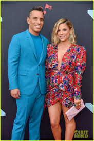 Born in the chicagoland area in arlington heights, illinois, maniscalco beg. 130 Comedy Maniscalco Seabastian Ideas Sebastian Maniscalco Comedy Comedians