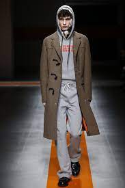 See The Complete Msgm Fall 2017 Menswear Collection Mens Winter Fashion Menswear Mens Fashion Fall