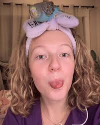 Can a young budgie be left alone at home for 2 nights?