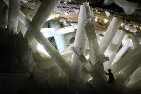 Geology In The Huge Cave Mines At Naica Mexico Crystal Cave Giant Crystal Natural Wonders
