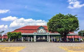 Masih berada di tempat yang berdekatan dengan museum angkut, anda bisa mengunjungi museum d'topeng kingdom. Harga Tiket Masuk Keraton Jogja Wisata Sejarah Dan Budaya Epik Penginapan Net 2021