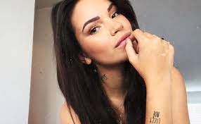 In februari liet monica al weten dat ze de tattoo in haar nek en de tattoo op haar vinger graag wilde laten verwijderen, maar vanwege het coronavirus liet dit nog even. Quiz Match De Tattoos Bij De Celebs Hitkrant