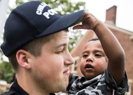 Chillicothe police officer learns 'pat-a-cake' game