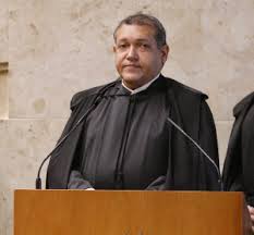 Kássio nunes marques, de 48 anos, passou a ser cotado para a vaga no stf no início desta semana e sua indicação surpreendeu, pois até então bolsonaro vinha anunciando que pretendia indicar um terrivelmente evangélico para o supremo. Conjur Nunes Marques Toma Posse Como Ministro No Stf