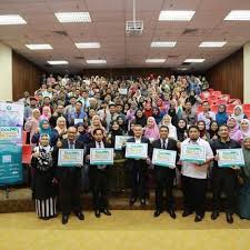 Yayasan baitul mal nur ramadhan adalah lembaga nirlaba yang dibentuk oleh pt. 200 Pelajar Kolej Professional Baitulmal Terima Bantuan Makanan