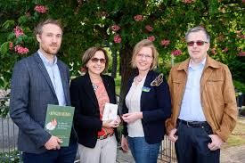 She is very good at developing working relationships with people. Rewe International Demnachst Ausgeflattert