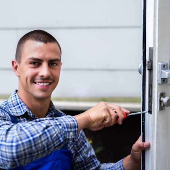 KeyCraft Locksmith technician working in Saratoga Springs