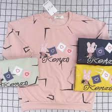 Baju atasan yang kebesaran membuat lekuk tubuh tidak terlihat. Baju Atasan Wanita Terbaru Import