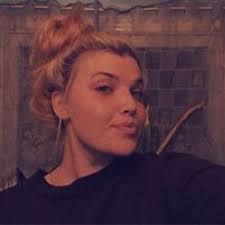 Danielle Beemer's Instagram, Twitter & Facebook