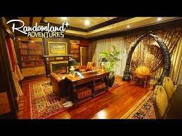 Adventureland Suite At Disney Hotel Narration Is A Little Annoying But This Is Astonishingly Well Themed In A Suit Disneyland Hotel Disney Hotels Disneyland
