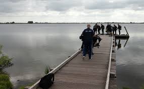 Ga er even heerlijk tussenuit en geniet van een welverdiende vakantie aan het water! Reeuwijkse Plassen Nederland Dive Site Information