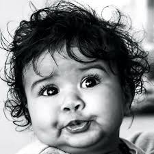 So our youngest celeb "Baby Stella" in soapie #Suidooster is spending the  weekend with the Zanziclan and doing her hair is 1st