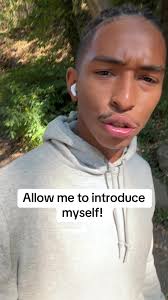 Hi my name is Aaron 🙂👋🏽