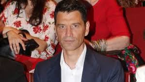 Ένα χρόνο μετά την φονική πυρκαγιά στο μάτι, ο δημοφιλής τραγουδιστής σάκης ρουβάς δημοσίευσε μια. Sakhs Roybas Ypodex8hke To 2020 Agkalia Me Thn Katia Zygoylh Pagenews Gr