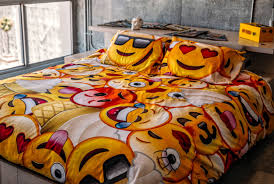 Insert Emoji Here Decoracao De Casa Decoracao Edredons