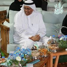 زيارة مدير جامعة زايد الاستاذ الدكتور رياض المهيدب مساء اليوم لجناح مؤسسة بحر الثقافة بمعرض أبو ظبي الدولي للكتاب 2016 lab coat coat