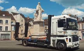 Fausse monnaie 4.3 histoire 3. Video Insolite Une Statue Qui Se Balade A Dreux Actu Chartres