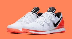 This model was inspired by a film of film of kyrie in which he is literally running on the sides of his shoes. Nike Kyrie 5 Sole Collector