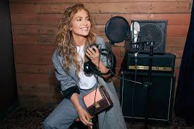 Самые популярные фотографии jennifer lopez (на основе голосования посетителей нашего сайта). Dzhennifer Lopes Pridumala Sumku Dlya Coach Buro