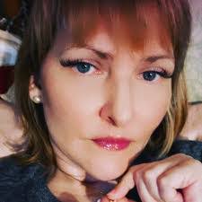 Carrie Beale's Instagram, Twitter & Facebook