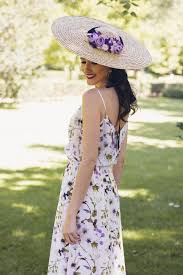 Te invitan a una boda en la playa y en tu desfile de vestidos solo hay un básico negro, azul con pedrería y rojo satinado. Pin En Invitadas