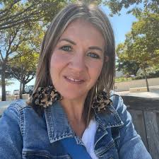 Pad ts Hobhouse en R26 =⚠️DANGER ZONE⚠️ 🛣️Van die dele kan jy nie uitswaai  vir 'n slaggat nie want daars nog 'n slaggat! 🛞 We were tired… and hungry!  Veilig gestop by