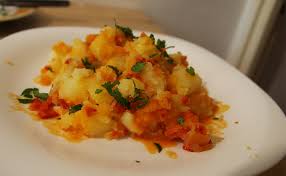 Iahnia de cartofi, la fel ca si cea cu fasole, se poate gati simpla, de post sau cu afumatura, carnati, carne de porc sau pasare, ciolan simplu sau afumat. Tocanita De Cartofi Mancare De Post Retetele Monei