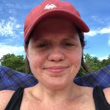 Dianne Thole's Instagram, Twitter & Facebook