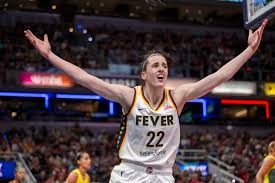 Caitlin Clark shows she is getting tired of the Indiana Fever coach's  decisions | Marca