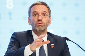 Von 2006 bis 2017 war er abgeordneter zum österreichischen nationalrat. Osterreichs Innenminister Kickl Will Verscharfung Des Asylrechts