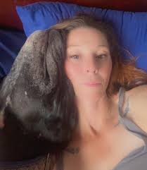 Somebody has Dunlap syndrome. His belly Dunlaped over his log. : )