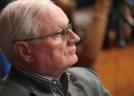 Walter Higgins renuncia por “mutuo acuerdo” a la AEE