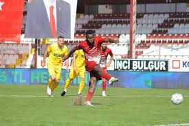Süper lig takımlarından hatayspor, transfer çalışmalarına devam ederken ses getiren bir hamle de yaptı.ligin yeni ekibi, i̇ngiltere championship ligi ekiplerinden stoke city forması giyen mame diouf'u kadrosuna kattı. Super Lig Hatayspor Mame Biram Diouf N A Rien Perdu De Son Efficacite Senego Com