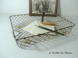 Vous cherchez des porte papier toilettes ? Panier A Papier Corbeille A Courrier Banette A Papier Corbeille En Metal Grillage Rouille Vintage Annees 60 Decorative Tray Decor Home Decor