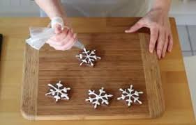 Recette Sables Flocons De Neige En Video Recette Recette Sables De Noel Sables Sables De Noel