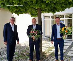 Seit 1930 gibt es unsere bank und seit 2010 twittern wir. Schlusselubergabe In Deggendorf Sparda Bank Ostbayern Eg Facebook