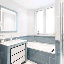 Aménager une petite salle de bains est une problématique bien connue. Salle De Bains Avec Douche Et Baignoire Cote Maison